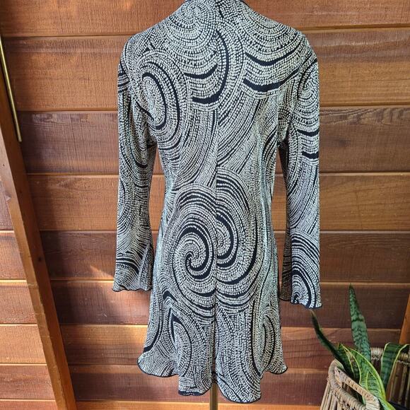 Connected Apparel Women's Long-Sleeve Tunic Top Swirl Print 12 Black & Beige - Picture 5 of 11